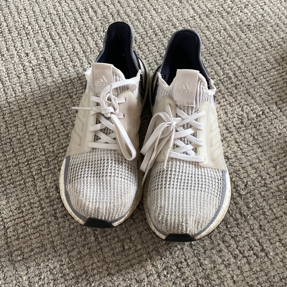 Size 8 white and grey Addidas ultraboosts